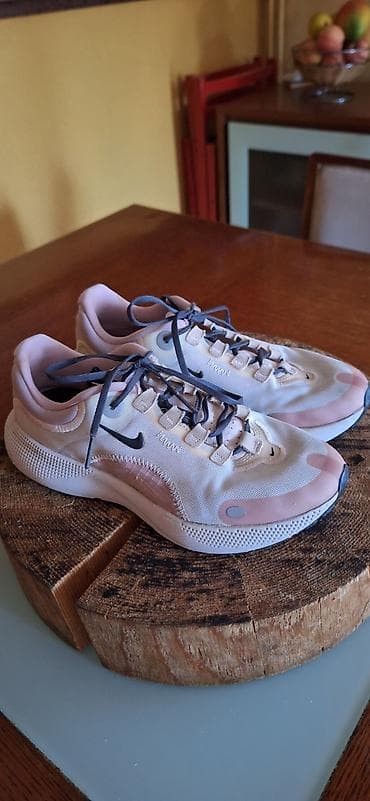 Nike react eskap 38 broj u odličnom stanju na lalafo.rs — 1 Nike react eskap 38 broj u odličnom stanju — 1