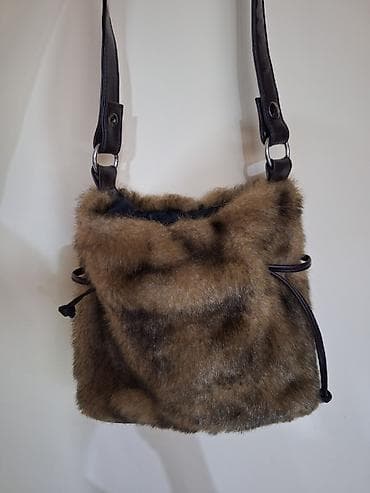 Torbica preko ramena od veštačkog krzna, sa kožnim detaljima. - na lalafo.rs — 3 Torbica preko ramena od veštačkog krzna, sa kožnim detaljima. - — 3