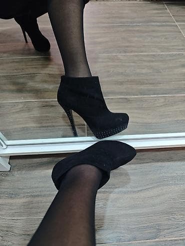 Crne ženske ankle čizme na visoku potpeticu. - Model: antilop/velur na lalafo.rs — 5 Crne ženske ankle čizme na visoku potpeticu. - Model: antilop/velur — 5