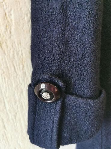 Ženski kaput tamnosive boje sa teksturom buklea, izrađen od mešavine na lalafo.rs — 6 Ženski kaput tamnosive boje sa teksturom buklea, izrađen od mešavine — 6