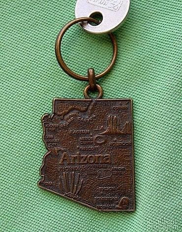 Arizona, made in USA. Privezak za ključeve sa istorijskim na lalafo.rs — 1 Arizona, made in USA. Privezak za ključeve sa istorijskim — 1
