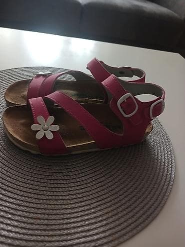 Dečije sandale u jarko ružičastoj boji, dizajnirane sa dve ukrštene na lalafo.rs — 2 Dečije sandale u jarko ružičastoj boji, dizajnirane sa dve ukrštene — 2