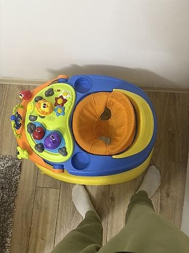 Bebi hodalica/aktiviti centar sa muzikom i igračkama chicco kupljen na lalafo.rs — 1 Bebi hodalica/aktiviti centar sa muzikom i igračkama chicco kupljen — 1