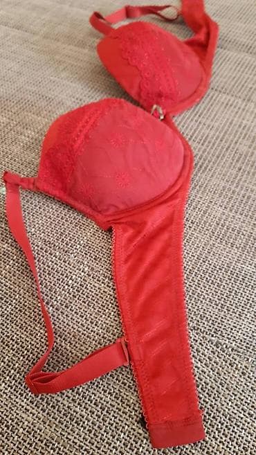 kom sa etiketom: Crveni grudnjak Rosme – veličina EU 75D. - Boja: intenzivno crvena - at lalafo.rs — 1 kom sa etiketom: Crveni grudnjak Rosme – veličina EU 75D. - Boja: intenzivno crvena - — 1