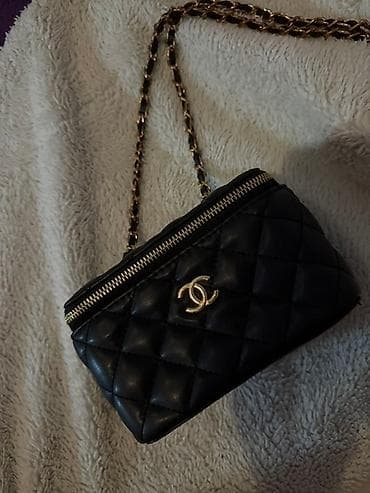 Chanel vanity torbica. Staje dosta stvari,idealna za izlaske i za na lalafo.rs — 1 Chanel vanity torbica. Staje dosta stvari,idealna za izlaske i za — 1