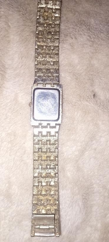 Set od 2 muška ručna časovnika – metalne narukvice, srebrna boja. 1) at lalafo.rs — 1 Set od 2 muška ručna časovnika – metalne narukvice, srebrna boja. 1) — 1