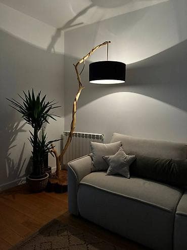 Upoznajte našu jedinstvenu podnu lampu od drveta, savršeno dizajniranu at lalafo.rs — 1 Upoznajte našu jedinstvenu podnu lampu od drveta, savršeno dizajniranu — 1