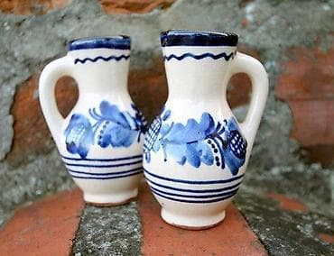Antiques: KOBALTno plavo ručno slikane dve keramičke vaze. Dve prekrasne at lalafo.rs — 2 Antiques: KOBALTno plavo ručno slikane dve keramičke vaze. Dve prekrasne — 2