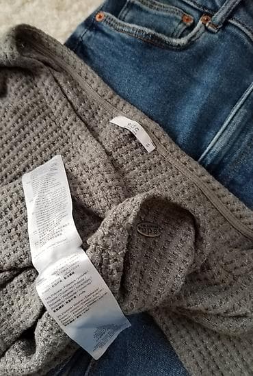 Esprit bluza dzemper u pastel sivoj boji. Veličina s. Komotniji kroj na lalafo.rs — 2 Esprit bluza dzemper u pastel sivoj boji. Veličina s. Komotniji kroj — 2
