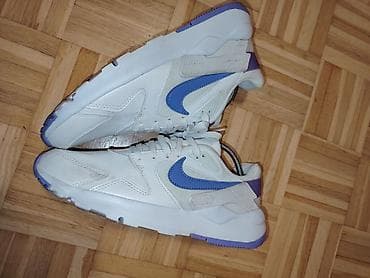 Nike patike – bele sa ljubičasto/plavim detaljima UG 26cm - Model na lalafo.rs — 2 Nike patike – bele sa ljubičasto/plavim detaljima UG 26cm - Model — 2