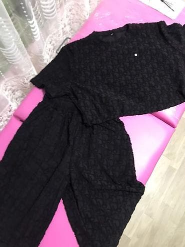 Dior komplet sorc i majica - Set sadrži: gornji dio kratkih rukava i na lalafo.rs Dior komplet sorc i majica - Set sadrži: gornji dio kratkih rukava i