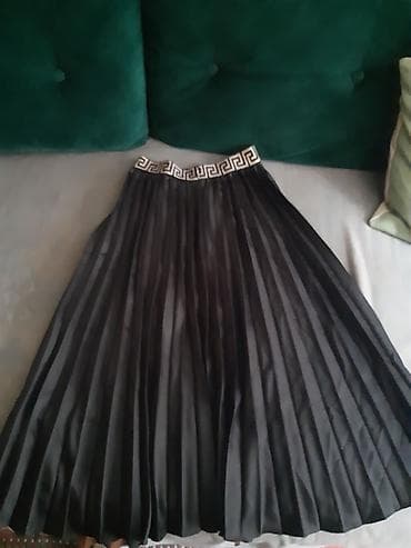 Plisirana suknja u kombinaciji crne i boje kože, sa etiketom, ukrašena na lalafo.rs — 4 Plisirana suknja u kombinaciji crne i boje kože, sa etiketom, ukrašena — 4