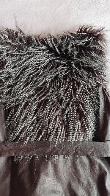 Braon prsluk od eko kože sa krznom - Model: bez rukava, V-izrez - na lalafo.rs — 6 Braon prsluk od eko kože sa krznom - Model: bez rukava, V-izrez - — 6