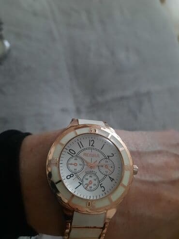 Rosra ženski sat sa narukvicom zlatne boje i belim kamenom na lalafo.rs Rosra ženski sat sa narukvicom zlatne boje i belim kamenom