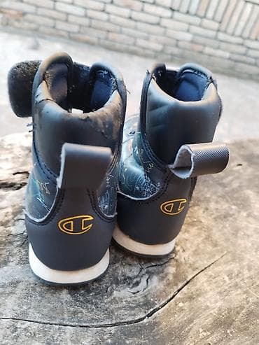 Champion cizmice za decake br 22 Samo jedna gore malo oljistena ostalo na lalafo.rs — 4 Champion cizmice za decake br 22 Samo jedna gore malo oljistena ostalo — 4