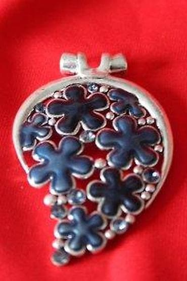 BROŠ ZA OGRLICU | Vrlo lep broš za ogrlicu. Predmete šaljem post na lalafo.rs BROŠ ZA OGRLICU | Vrlo lep broš za ogrlicu. Predmete šaljem post