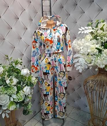 Damski komplet trenerke sa printom ilustracija - Dvodelni set at lalafo.rs — 3 Damski komplet trenerke sa printom ilustracija - Dvodelni set — 3