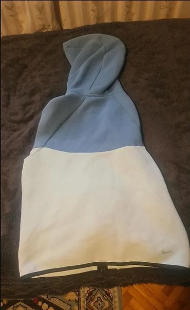 Nike jakna/duks sa kapuljačom, veličina XL (158–170 cm). Model sa na lalafo.rs — 4 Nike jakna/duks sa kapuljačom, veličina XL (158–170 cm). Model sa — 4