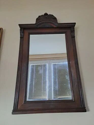 Antique Decor: Ogledalo u drvenom ramu sa krunom. Ram je u dobrom stanju. Ukupna at lalafo.rs — 1 Antique Decor: Ogledalo u drvenom ramu sa krunom. Ram je u dobrom stanju. Ukupna — 1