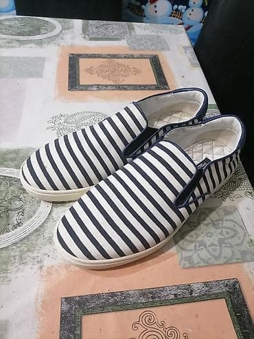 DOLCE & GABBANA slip-on patike - Model: slip-on bez pertli, sa na lalafo.rs — 1 DOLCE & GABBANA slip-on patike - Model: slip-on bez pertli, sa — 1