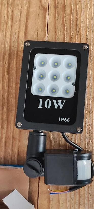 Led Reflektor sa SENZOROM pokreta DAN NOĆ. Materijal aluminijumsko na lalafo.rs Led Reflektor sa SENZOROM pokreta DAN NOĆ. Materijal aluminijumsko