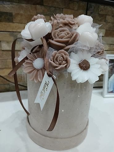 Dekorativni aranžman – buket od parafina u kutiji - Elegantna okrugla na lalafo.rs — 1 Dekorativni aranžman – buket od parafina u kutiji - Elegantna okrugla — 1