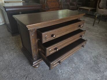 Stilske komode: Elegantna drvena komoda sa tri prostrane fioke, idealna za odlaganje na lalafo.rs — 3 Stilske komode: Elegantna drvena komoda sa tri prostrane fioke, idealna za odlaganje — 3