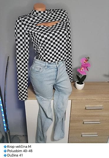 Krop bluza sa dugim rukavima u crno‑belom “checkerboard” dezenu. - na lalafo.rs Krop bluza sa dugim rukavima u crno‑belom “checkerboard” dezenu. -