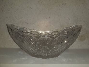 Kristalna činija – dekorativna posuda sa bogatim brušenim ornamentima na lalafo.rs Kristalna činija – dekorativna posuda sa bogatim brušenim ornamentima