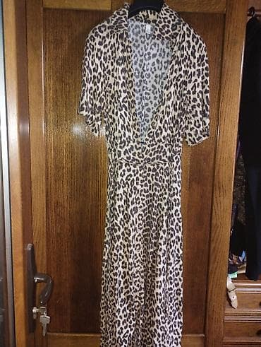 Haljina Duga M nošena dva puta na lalafo.rs Haljina Duga M nošena dva puta