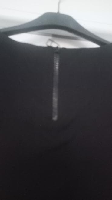 kom sa etiketom: Crna uska haljina „evija & pa” sa crvenim panelima Ima jednu manu at lalafo.rs — 1 kom sa etiketom: Crna uska haljina „evija & pa” sa crvenim panelima Ima jednu manu — 1