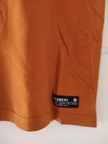 kom sa etiketom: Pamučna majica Element velicina L. Markirana iz uvoza. Nova bez at lalafo.rs — 3 kom sa etiketom: Pamučna majica Element velicina L. Markirana iz uvoza. Nova bez — 3