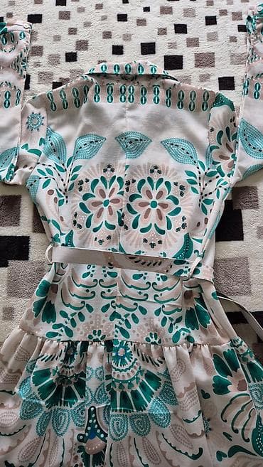 Ženska midi haljina sa dugim rukavima i kragnom, ukrašena je na lalafo.rs — 2 Ženska midi haljina sa dugim rukavima i kragnom, ukrašena je — 2