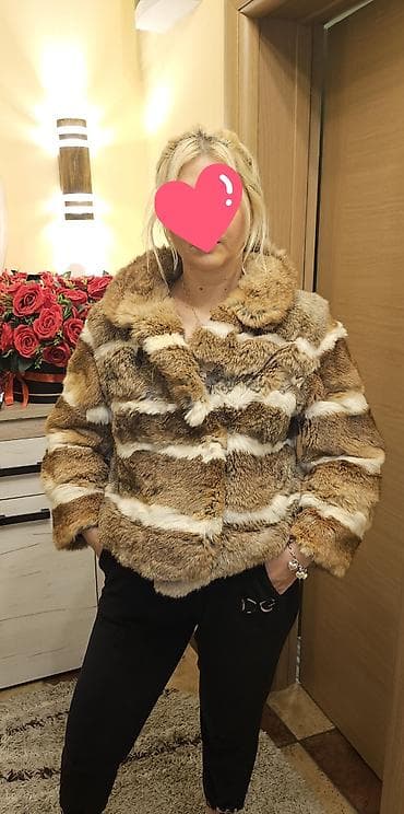 Ženska bunda/kaput od pravog krzna, kratkog kroja (dužina do kukova) na lalafo.rs Ženska bunda/kaput od pravog krzna, kratkog kroja (dužina do kukova)