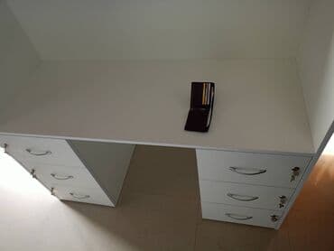 -Pult se izradjuje se od Univera debljine 18mm u beloj boji na lalafo.rs -Pult se izradjuje se od Univera debljine 18mm u beloj boji