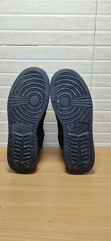 Nike Air Jordan 1 (br.39) patike su u dobrom stanju kao što se vidi i na lalafo.rs — 6 Nike Air Jordan 1 (br.39) patike su u dobrom stanju kao što se vidi i — 6