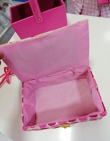 Kutija za nakit
Prelepa na lalafo.rs — 3 Kutija za nakit
Prelepa — 3