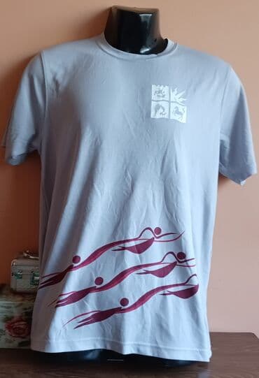 Tri sportske majice, veličina M. 1) Svetlosiva tehnička majica na lalafo.rs Tri sportske majice, veličina M. 1) Svetlosiva tehnička majica