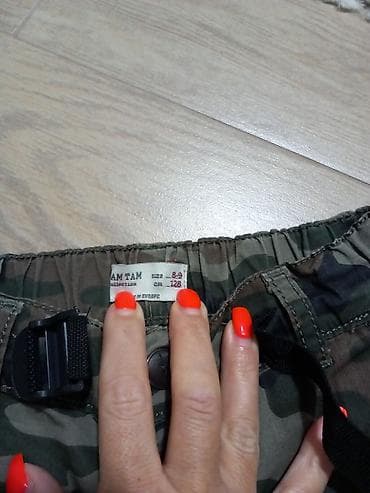 Pantalone broj 8 očuvane malo nosene,prelep i moderan model at lalafo.rs — 3 Pantalone broj 8 očuvane malo nosene,prelep i moderan model — 3