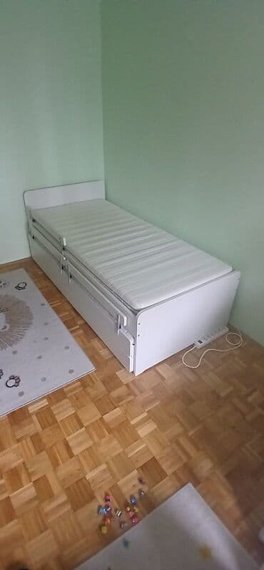 Kreveti: Funkcionalni beli Ikea krevet na razvlačenje sa fiokama za odlaganje na lalafo.rs Kreveti: Funkcionalni beli Ikea krevet na razvlačenje sa fiokama za odlaganje