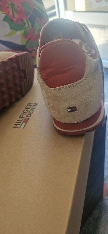 Unisex patike brenda Tommy Hilfiger Denim, veličine 43. Patike su bež na lalafo.rs — 4 Unisex patike brenda Tommy Hilfiger Denim, veličine 43. Patike su bež — 4