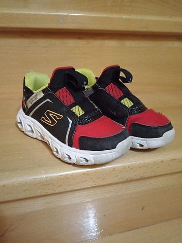 Skechers patike za decake, 27br,ostecene prilikom obuvanja vidi se na na lalafo.rs Skechers patike za decake, 27br,ostecene prilikom obuvanja vidi se na