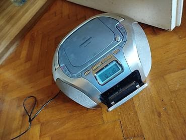 Hitachi radiokasetofon Nema antenu inace radi, malo ga zeza dugme za at lalafo.rs Hitachi radiokasetofon Nema antenu inace radi, malo ga zeza dugme za