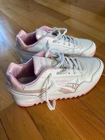 Reebok Classic ženske patike u beloj boji sa roze detaljima. Ovaj na lalafo.rs — 1 Reebok Classic ženske patike u beloj boji sa roze detaljima. Ovaj — 1