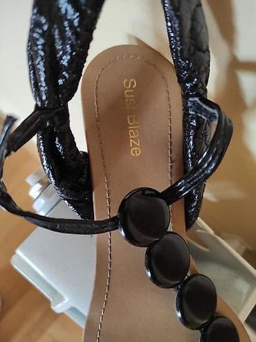 Crne sandale unutrašnje gaziste 24. Odgovaraju broju 37.5 Brend Suzi na lalafo.rs — 6 Crne sandale unutrašnje gaziste 24. Odgovaraju broju 37.5 Brend Suzi — 6