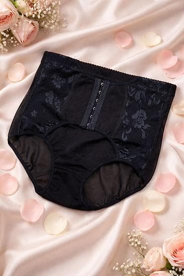 Steznik gacice dostupne u velicini S/ M na lalafo.rs Steznik gacice dostupne u velicini S/ M