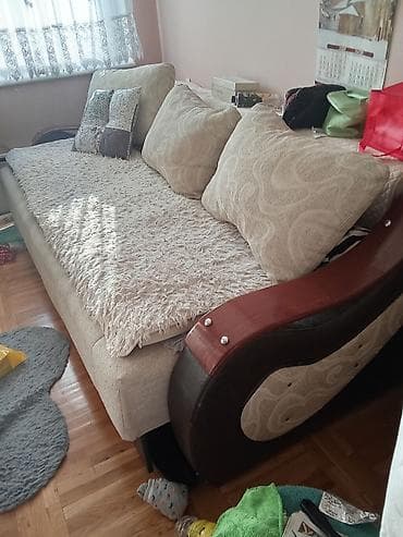 Trosed/sofa na razvlačenje sa bočnim drvenim rukonaslonima - na lalafo.rs Trosed/sofa na razvlačenje sa bočnim drvenim rukonaslonima -