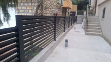 Sečemo koliko ti treba, plaćaš po metru.
NA "KLIK I ŠRAF" na lalafo.rs Sečemo koliko ti treba, plaćaš po metru.
NA "KLIK I ŠRAF"