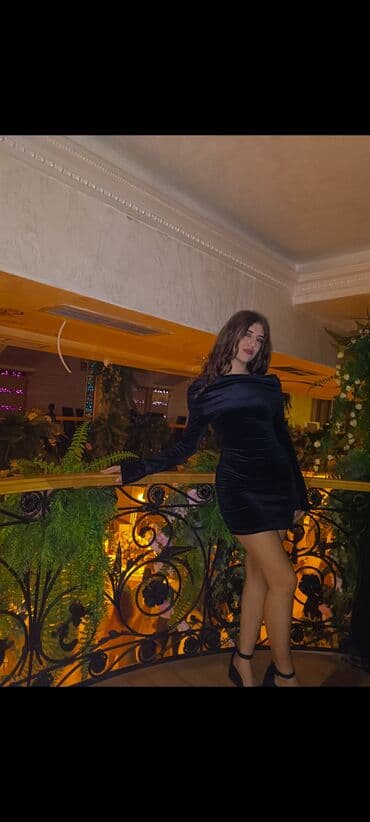 Prelepa plišana haljina, nošena samo dva puta✨ na lalafo.rs Prelepa plišana haljina, nošena samo dva puta✨