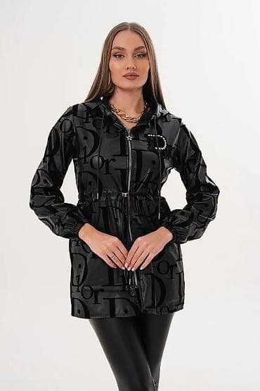 Crna ΕΎenska jakna s kapuljaΔom β sjajni finiΕ‘ i monogram print - na lalafo.rs Crna ΕΎenska jakna s kapuljaΔom β sjajni finiΕ‘ i monogram print -